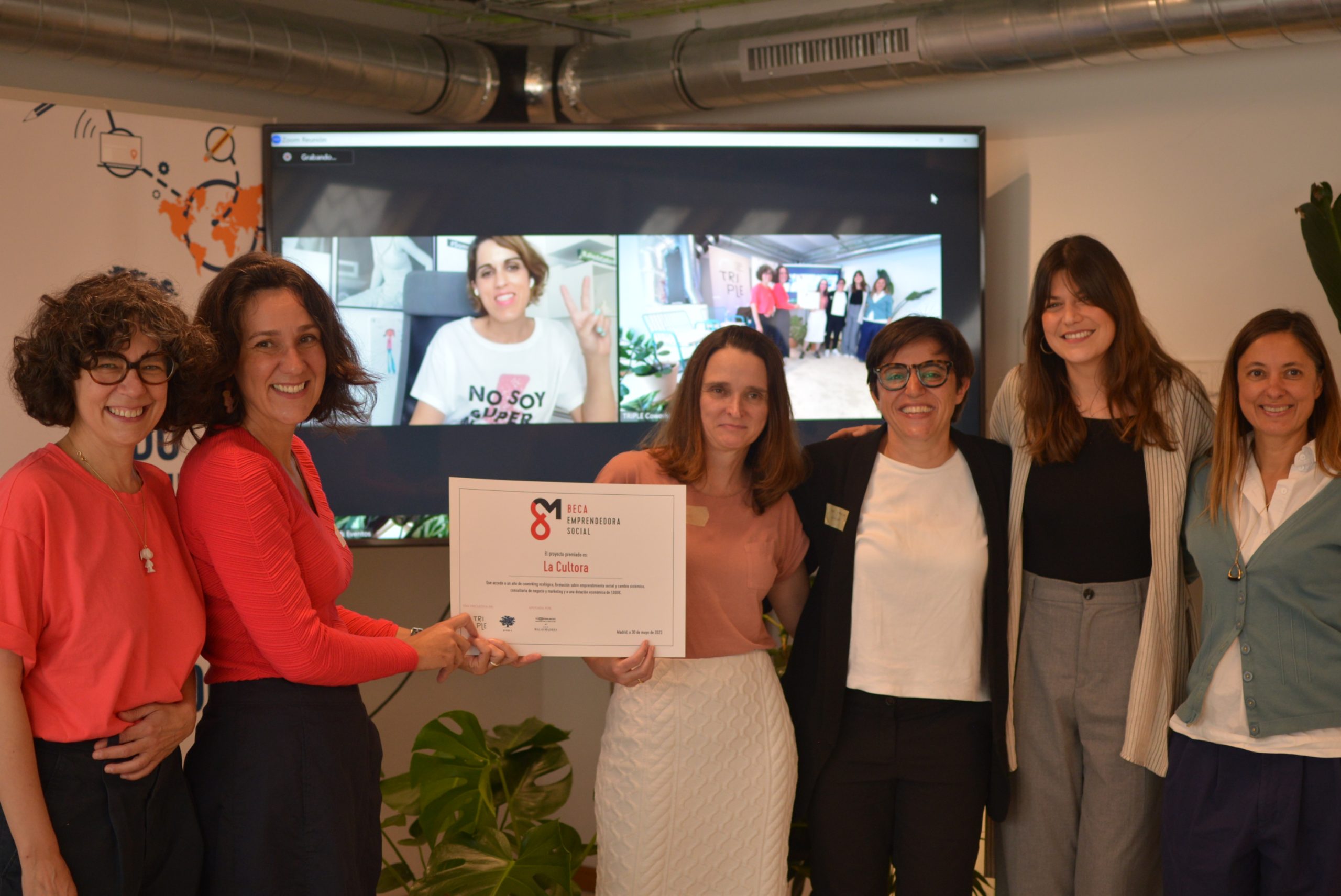 Juliane Meirelles y Concha Maza fundadoras de La Cultora reciben la Beca 8M Emprendedora Social